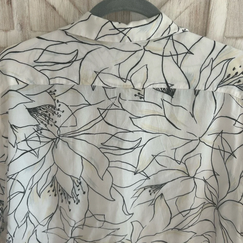 Express Men's White Shirt with Black Floral Design - Picture 7 of 7